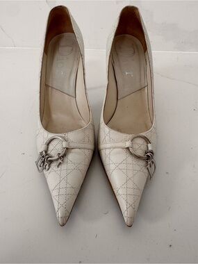 Dior white Quilted Leather Pointed-Toe Pumps with Silver Ring Detail